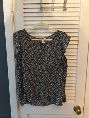 LOFT Black and White Floral Cap-Sleeve Blouse